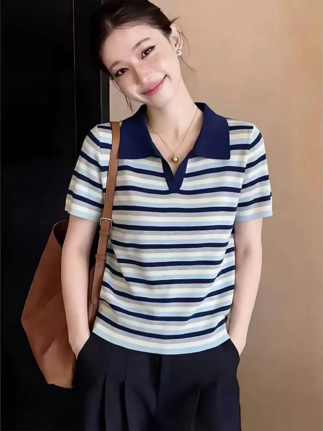 Color Block Stripe Neck Short Sleeve Knitted Top Women's Summer Vintage Design Pure Desire Casual T-Shirt Fashionable
Color Block Stripe Neck Short Sleeve Knitted Top Women's Summer Vintage Design Pure Desire Casual T-Shirt Fashionable