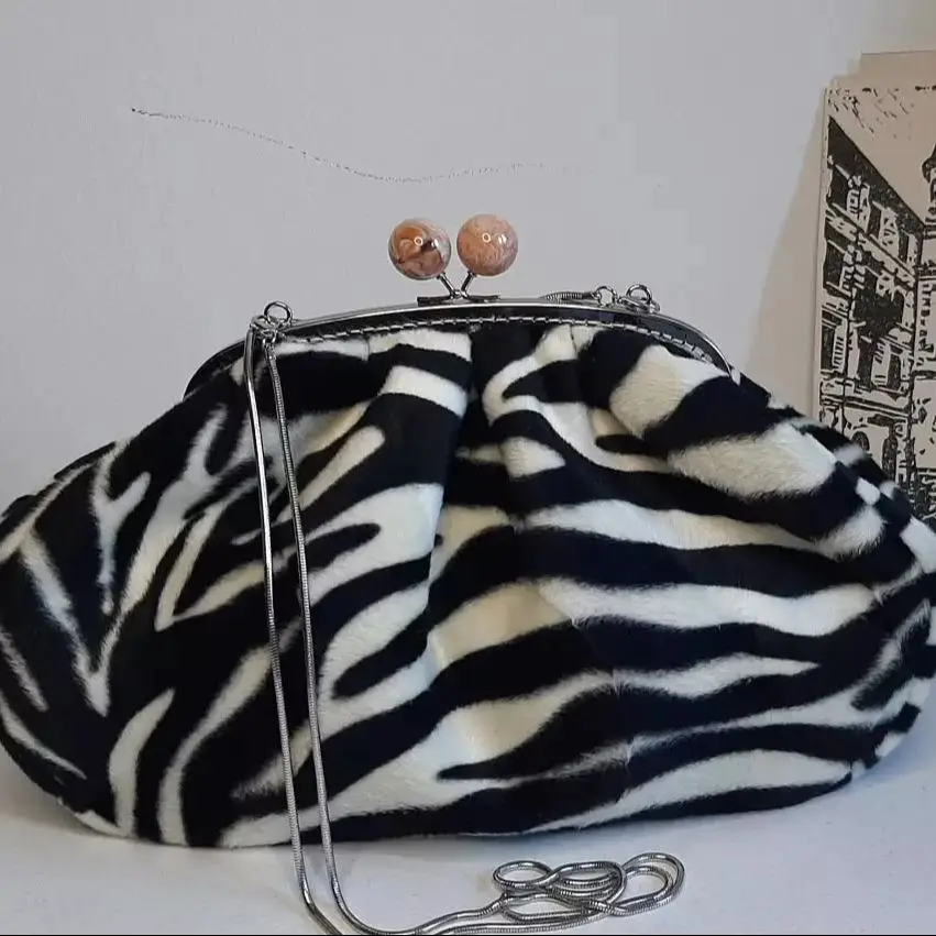 LOST IN VINTAGE Black and White Bag with Zebra Print in Zebra Stripe of Woolen Fabric Clutch Jade Kiss-lock Purse Bulky Shape
LOST IN VINTAGE Black and White Bag with Zebra Print in Zebra Stripe of Woolen Fabric Clutch Jade Kiss-lock Purse Bulky Shape