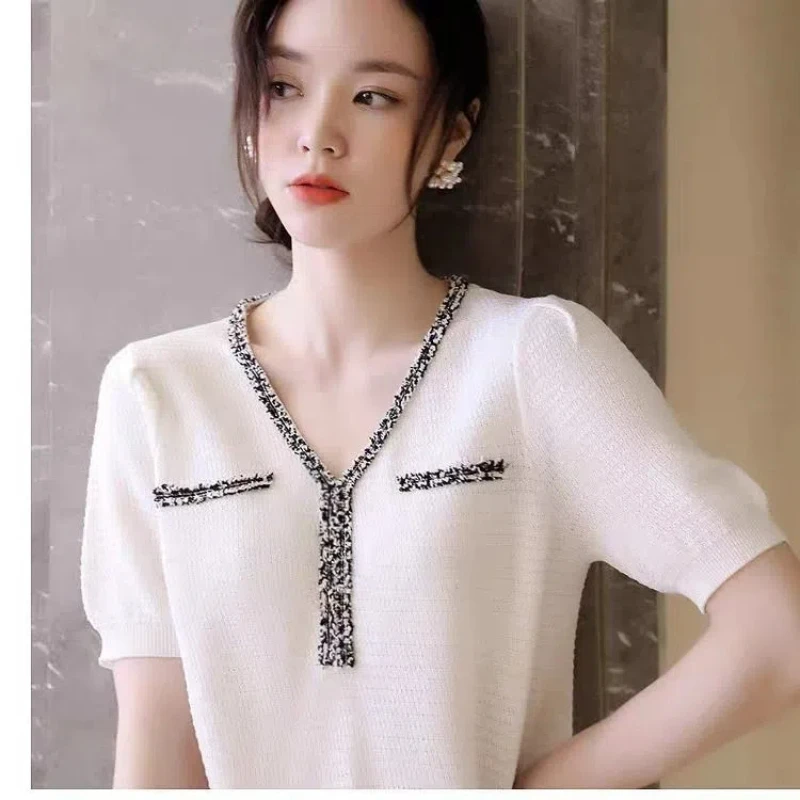 Ice Silk V-neck Women's Small Fragrant Wind 2024 Summer New Patchwork Fashion Slim Solid Color Casual Short Sleeve Knitted Tops
Ice Silk V-neck Women's Small Fragrant Wind 2024 Summer New Patchwork Fashion Slim Solid Color Casual Short Sleeve Knitted Tops