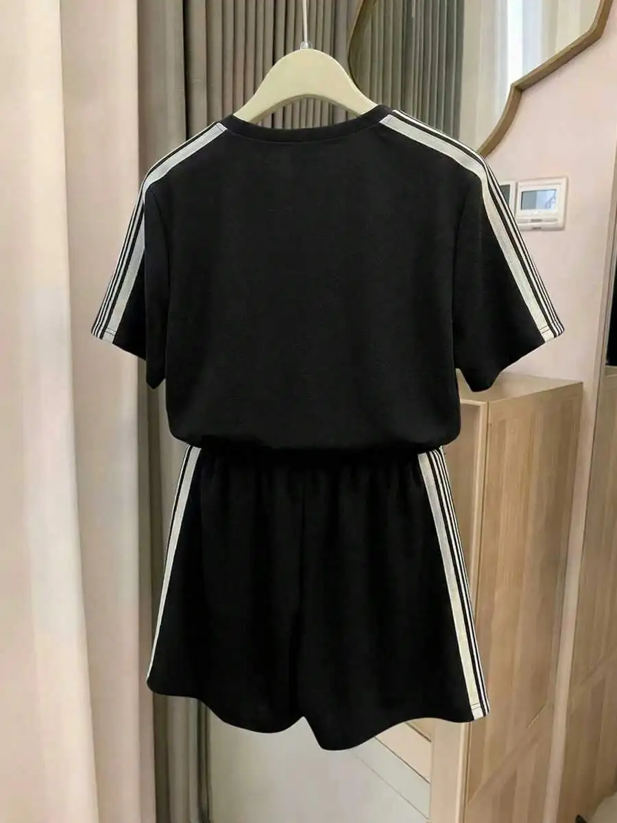Women Black Knitted Round Neck Striped Short Sleeve Top And Shorts Two Piece Set Casual Sporty Loungewear
Women Black Knitted Round Neck Striped Short Sleeve Top And Shorts Two Piece Set Casual Sporty Loungewear