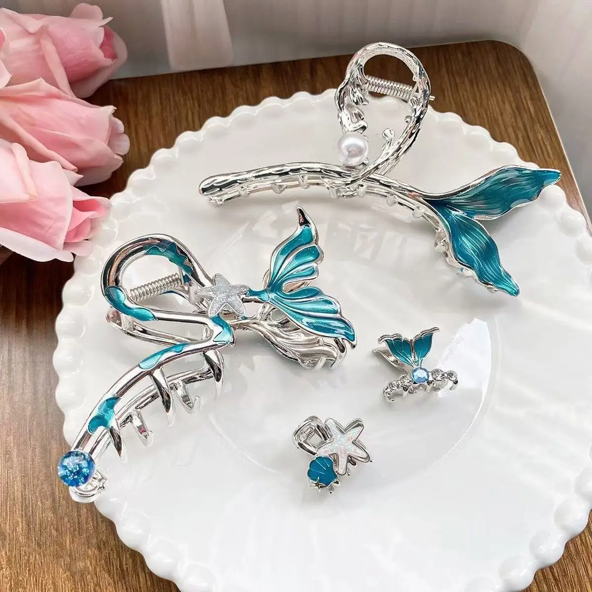 1pc blue fishtail metal grab clip large temperament beautiful starfish hairpin,back of the head shark clip hair ornament
1pc blue fishtail metal grab clip large temperament beautiful starfish hairpin,back of the head shark clip hair ornament