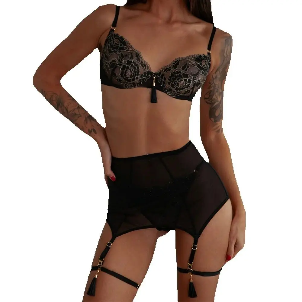 Sexy underwear popular pendant decorative breasts, gold wire contrasting color mesh embroidery four-piece set
Sexy underwear popular pendant decorative breasts, gold wire contrasting color mesh embroidery four-piece set