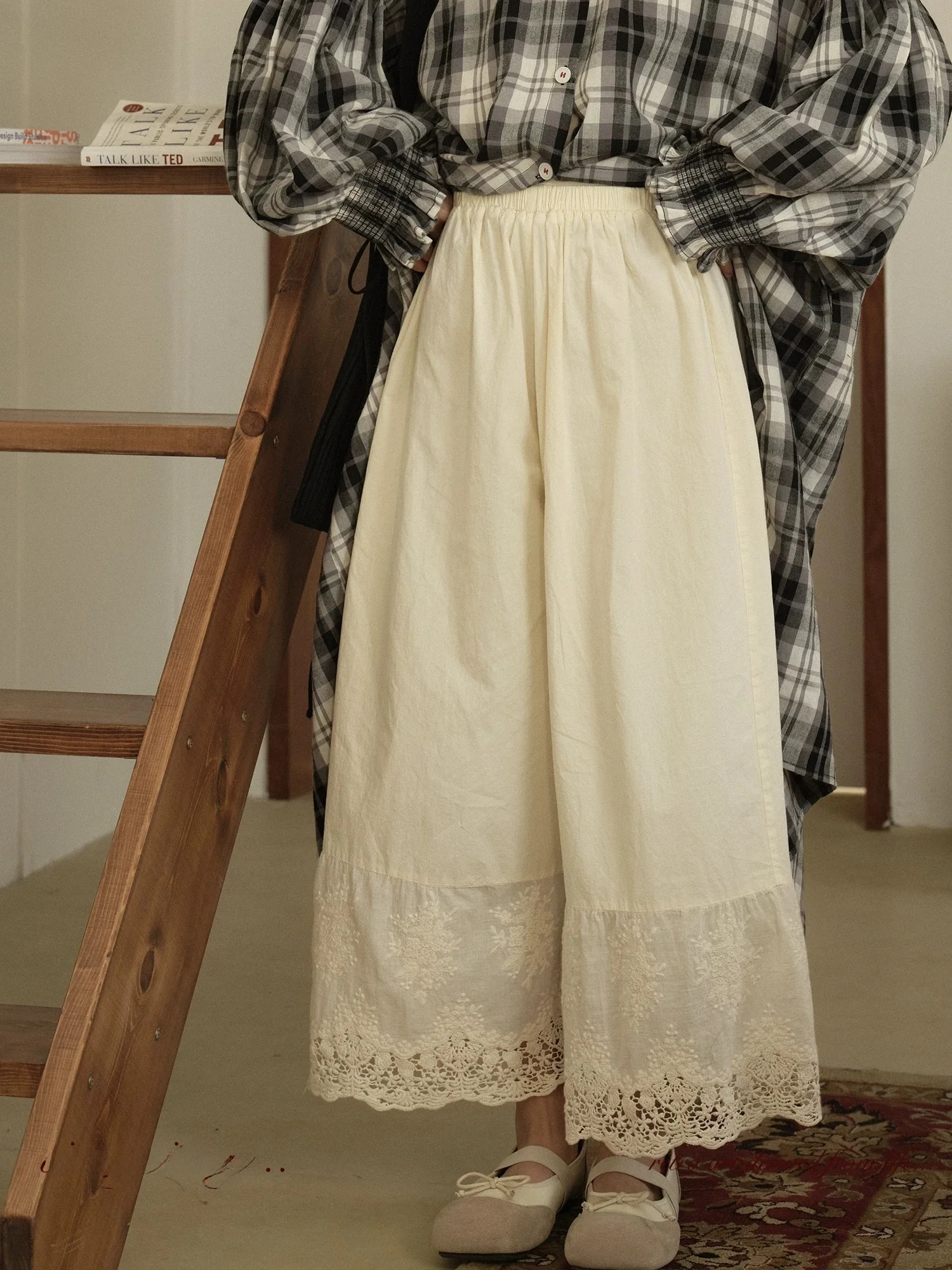 Japanese Style Artistic Lace Insert Loose Wide Leg Casual Pants Women Spring Summer Inner Wear Slimming Layering Design Sensa...
Japanese Style Artistic Lace Insert Loose Wide Leg Casual Pants Women Spring Summer Inner Wear Slimming Layering Design Sensa...