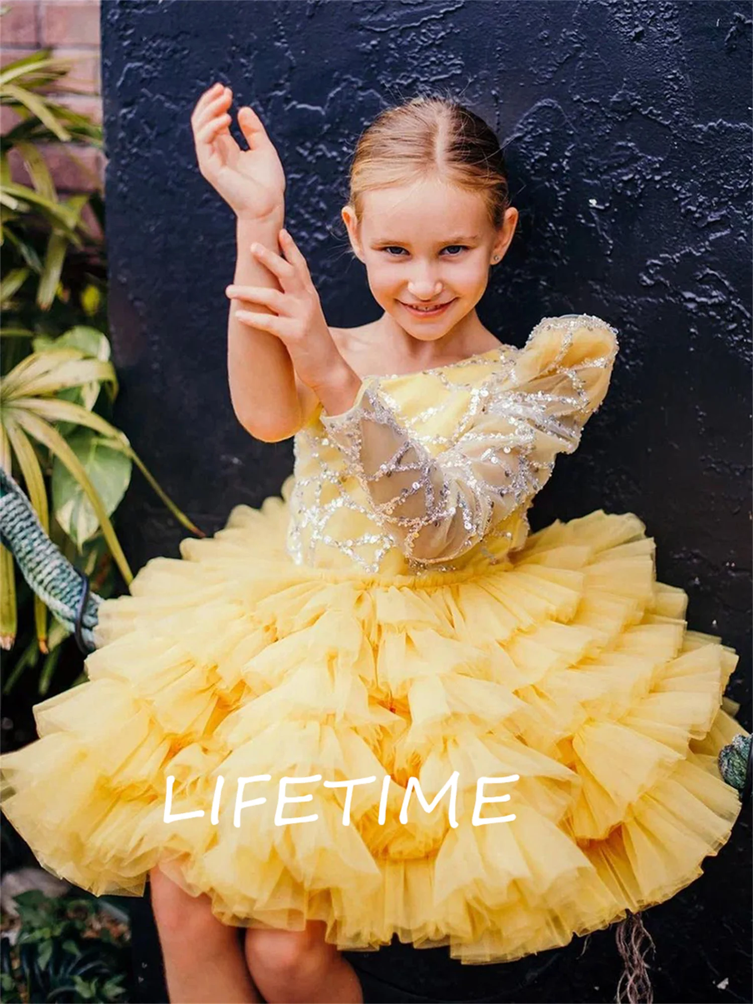 One Shoulder Sequins Tulle Flower Girl Dress Yellow Exquisite Party Kids Birthday Knee Length Lace Ball Gown Princess Dresses
One Shoulder Sequins Tulle Flower Girl Dress Yellow Exquisite Party Kids Birthday Knee Length Lace Ball Gown Princess Dresses