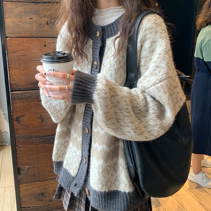 Korean Fashion Knitted Cardigan Women Loose Sweet Sweaters Autumn Winter Single Breasted Patchwork Female Knitwear Jumper
Korean Fashion Knitted Cardigan Women Loose Sweet Sweaters Autumn Winter Single Breasted Patchwork Female Knitwear Jumper