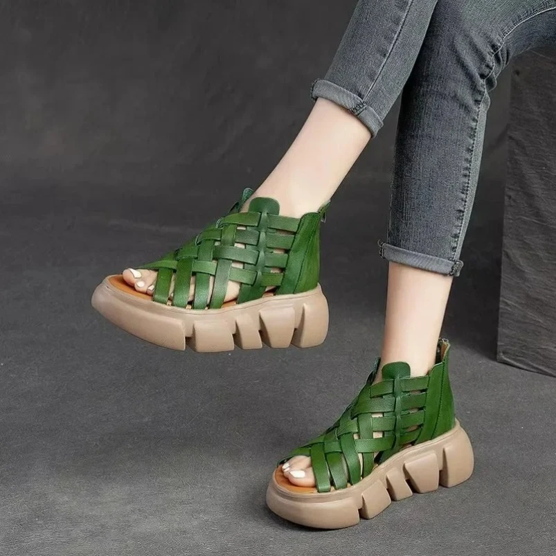 Лето 2022, женские сандалии на толстой подошве с открытым носком, новые удобные туфли на платформе из натуральной кожи с открытым носком
Лето 2022, женские сандалии на толстой подошве с открытым носком, новые удобные туфли на платформе из натуральной кожи с открытым носком