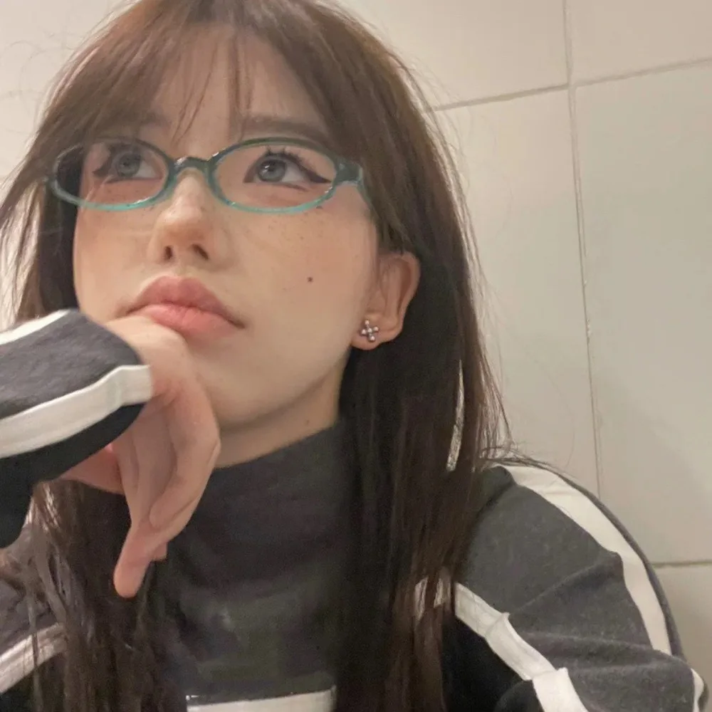Trendy Y2K Anti Blue-ray Glasses Retro Ins Oval Glasses Leopard Print Transparent Small Frame Eyewear Student
Trendy Y2K Anti Blue-ray Glasses Retro Ins Oval Glasses Leopard Print Transparent Small Frame Eyewear Student
