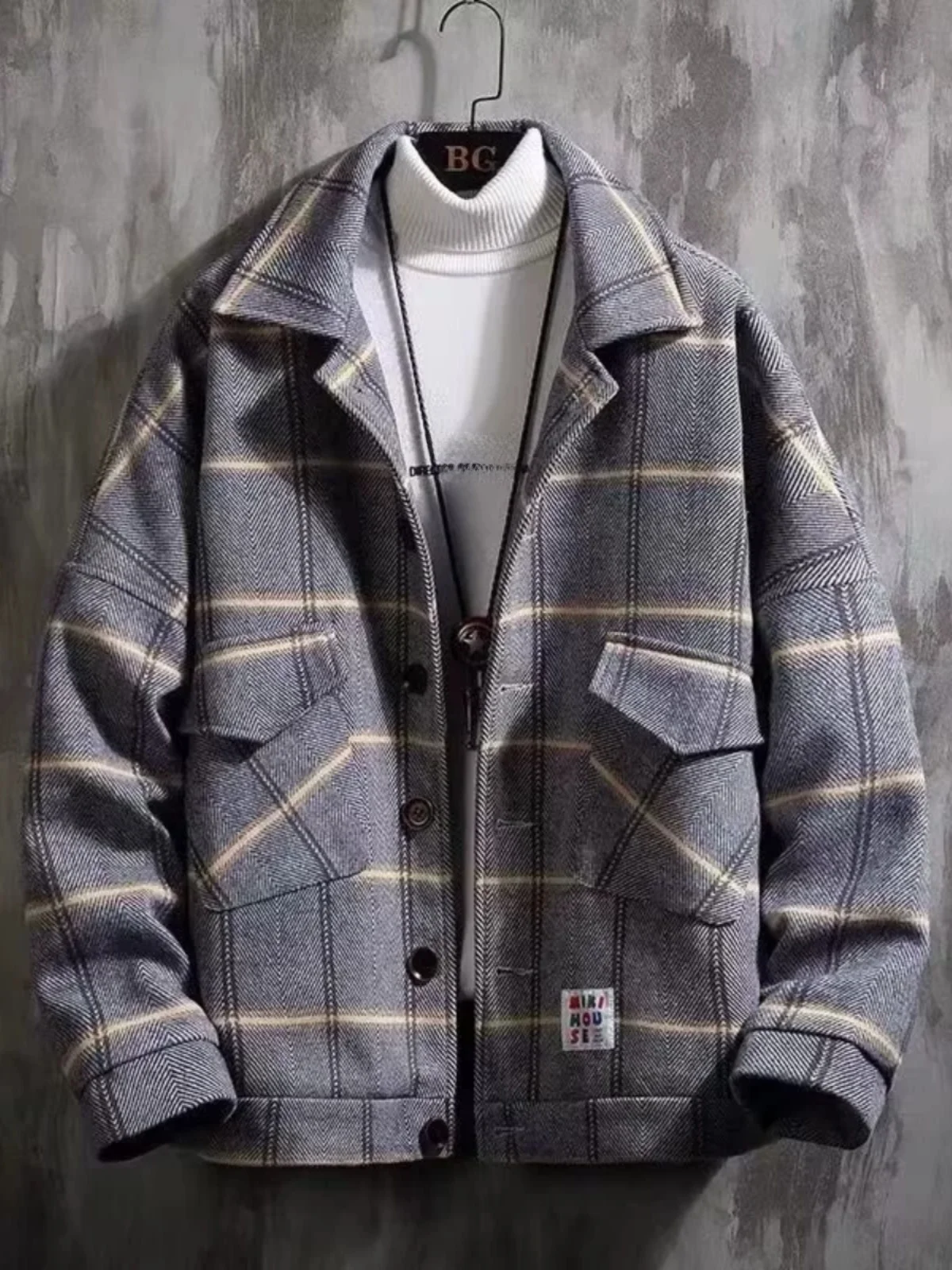 Японская мужская шерстяная куртка свободного кроя в клетку, повседневное осенне-зимнее пальто с длинными рукавами, утепленная молодежная модная верхняя одежда
Японская мужская шерстяная куртка свободного кроя в клетку, повседневное осенне-зимнее пальто с длинными рукавами, утепленная молодежная модная верхняя одежда