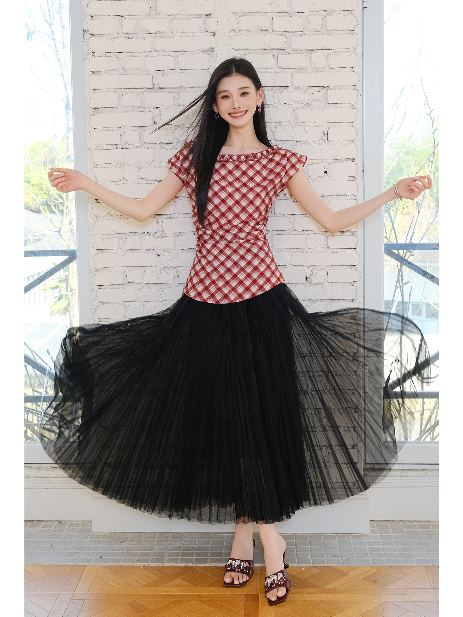 MIUCO Romantic Long A-Line Skirt High Waist Gauze Lightweight Drifting Black Gown Elegant Chic Daily Wear Ladies' Skirt
MIUCO Romantic Long A-Line Skirt High Waist Gauze Lightweight Drifting Black Gown Elegant Chic Daily Wear Ladies' Skirt