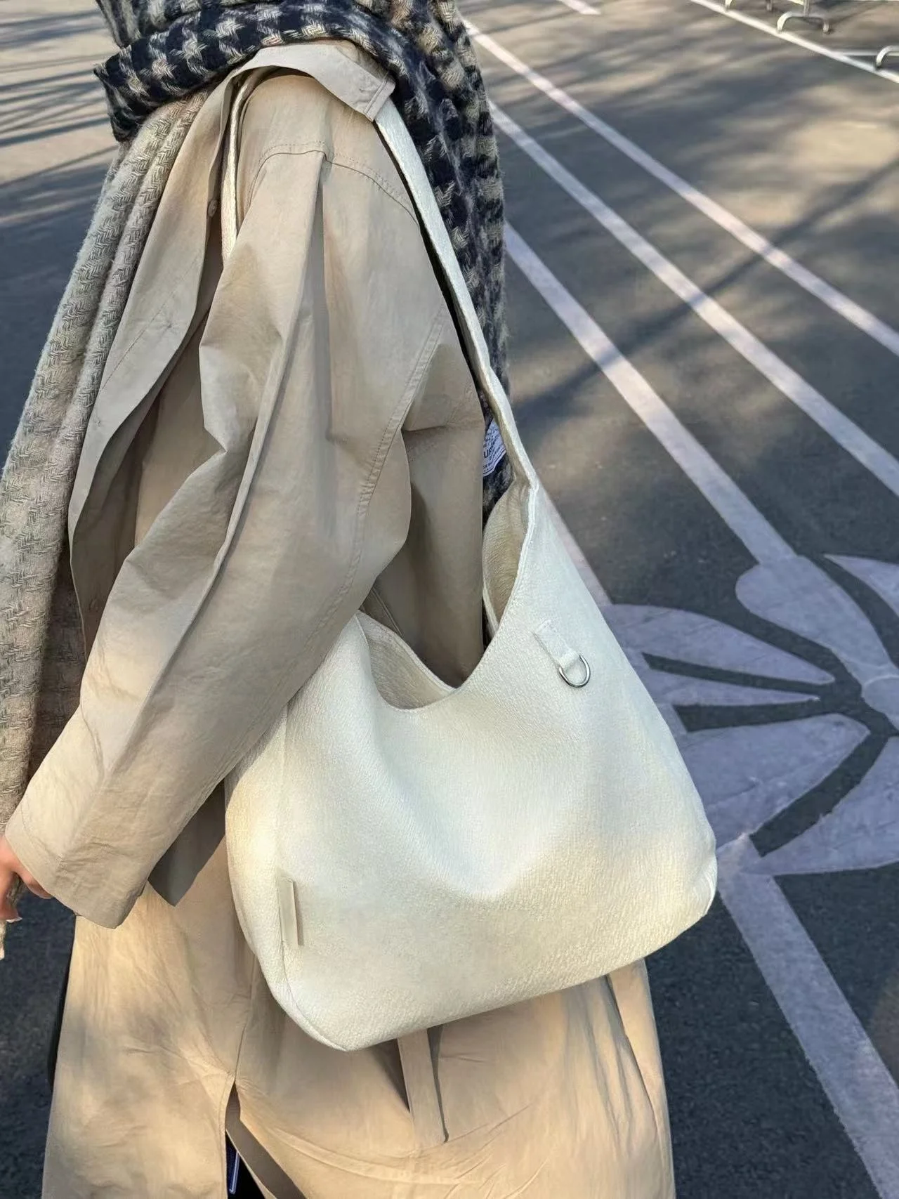 Художественная большая сумка-тоут на одно плечо в стиле ретро, женская сумка с наклонным крестом, осенне-зимняя корейская сумка
Художественная большая сумка-тоут на одно плечо в стиле ретро, женская сумка с наклонным крестом, осенне-зимняя корейская сумка