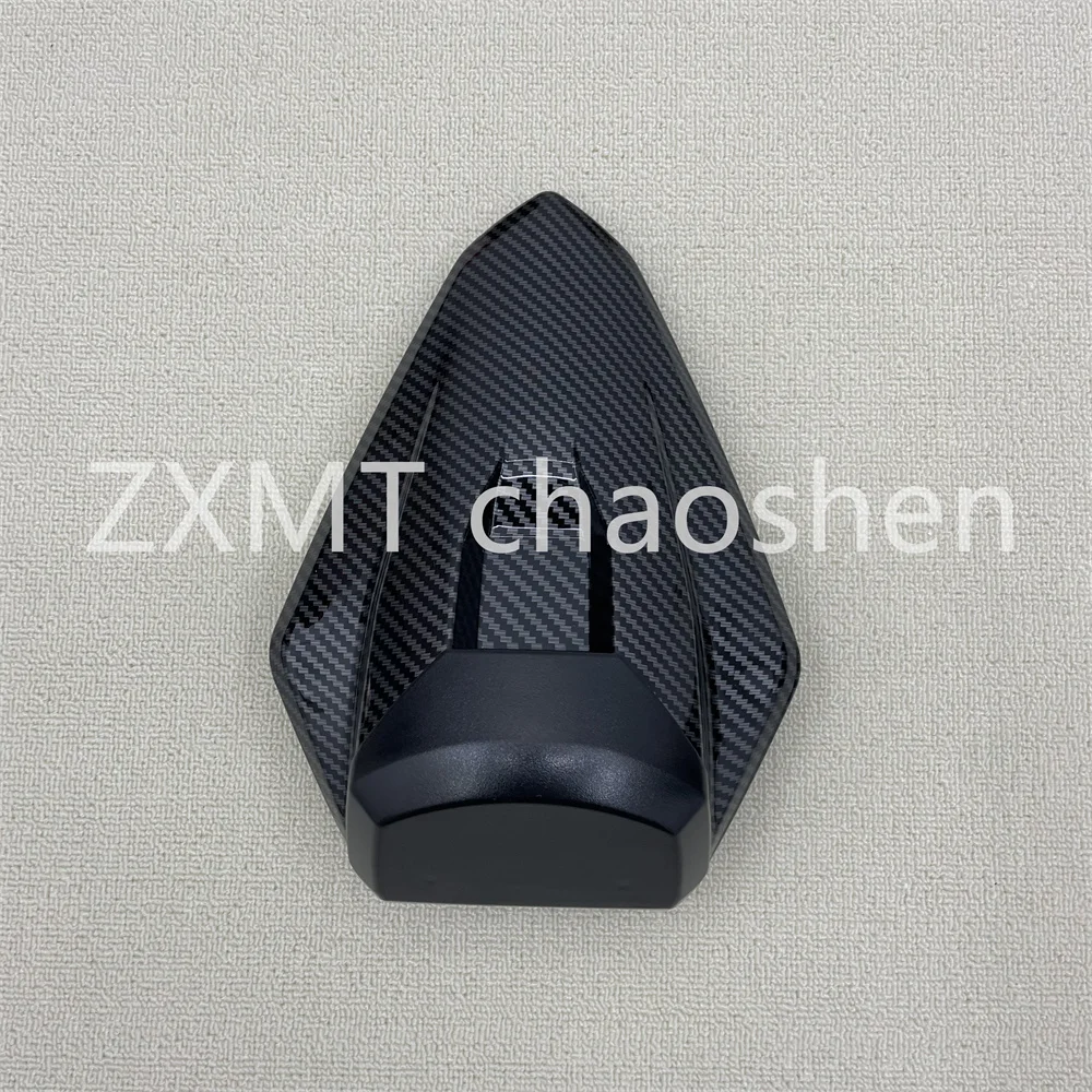 The carbon fiber painted rear hump of the Honda CBR 1000RRR motorcycle is suitable for 2020, 2021, 2022, 2023 and 2024
The carbon fiber painted rear hump of the Honda CBR 1000RRR motorcycle is suitable for 2020, 2021, 2022, 2023 and 2024