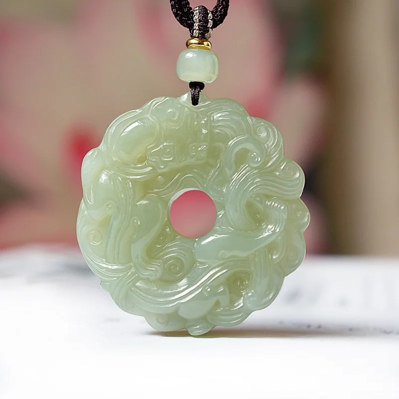 Exquisite antique-style Pixiu pendant made of Qinghai Hetian jade, fashionable and versatile
Exquisite antique-style Pixiu pendant made of Qinghai Hetian jade, fashionable and versatile