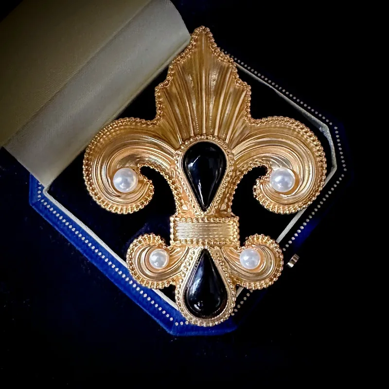 European and American high-end retro high-end pearl clothing accessories, brooch for women
European and American high-end retro high-end pearl clothing accessories, brooch for women