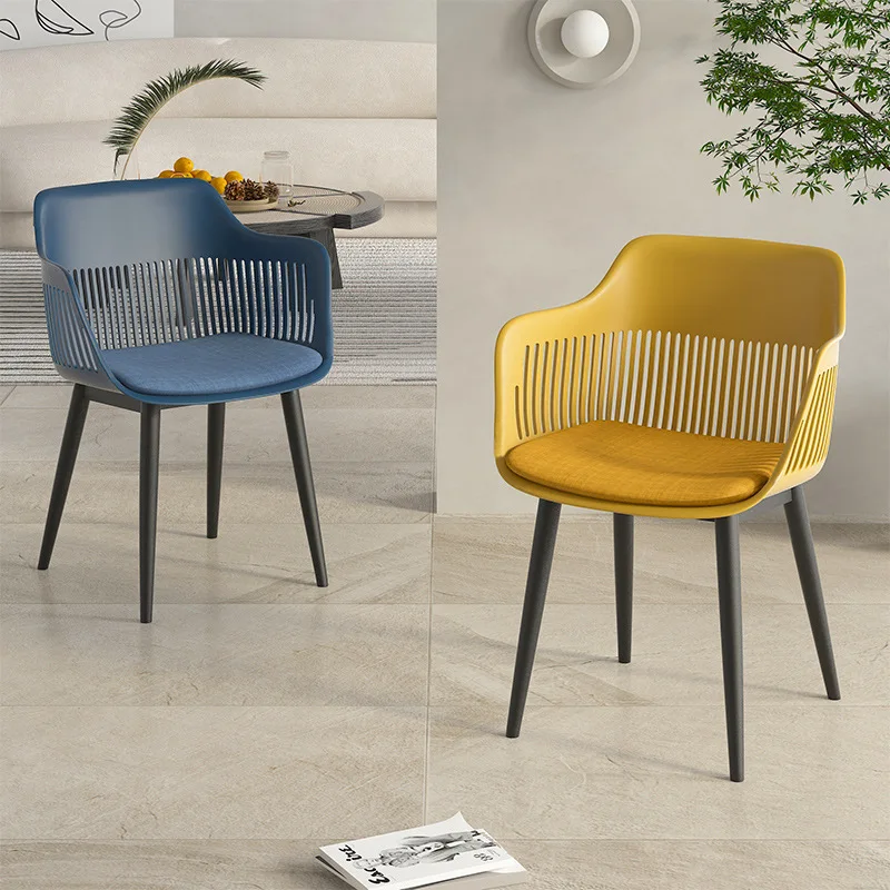 Creative hollow back chair: a modern minimalist plastic stool for outdoor restaurants and hotels
Creative hollow back chair: a modern minimalist plastic stool for outdoor restaurants and hotels