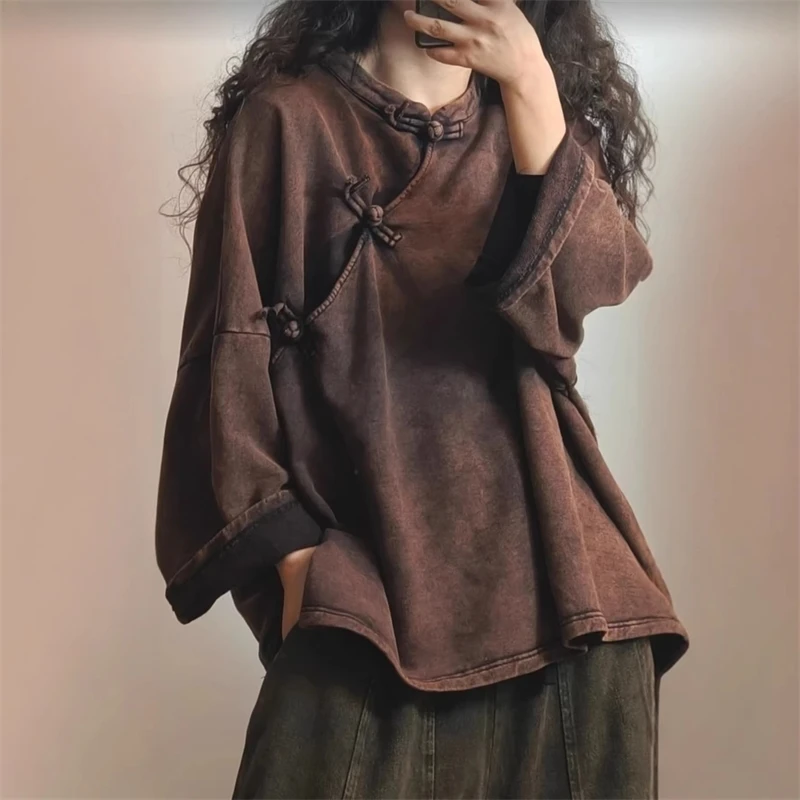 2026 Women T-Shirts Spring Autumn Retro Solid Color Frog Buttons Vintage Loose Stand Collar Female Tide Tops Wild
2026 Women T-Shirts Spring Autumn Retro Solid Color Frog Buttons Vintage Loose Stand Collar Female Tide Tops Wild