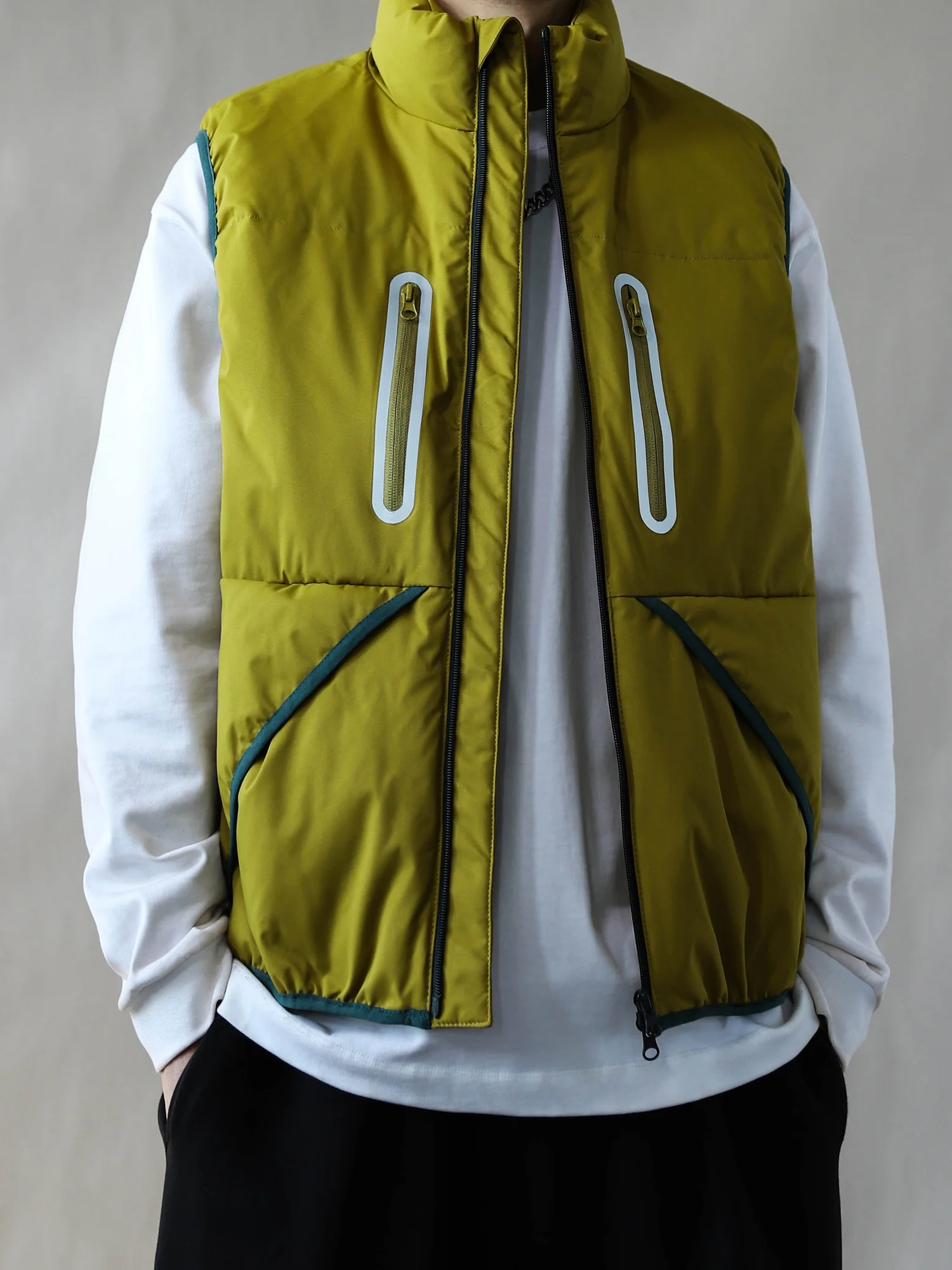 Желтый пуховый жилет мужской свободного кроя, теплый, с воротником-стойкой, ветрозащитный, молодежный, для активного отдыха, зимний, модный, 2025 год, цветной
Желтый пуховый жилет мужской свободного кроя, теплый, с воротником-стойкой, ветрозащитный, молодежный, для активного отдыха, зимний, модный, 2025 год, цветной