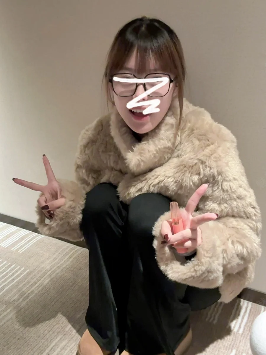 Korean Style Short Teddy Velvet Fur Coat Women's Stand Collar Lamb Fur Thickened Winter Integrated Leather Fur Jacket
Korean Style Short Teddy Velvet Fur Coat Women's Stand Collar Lamb Fur Thickened Winter Integrated Leather Fur Jacket