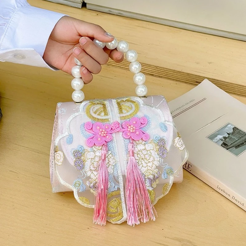 Chinese Style Pearl Tassel Children's Shoulder Bags Outdoor Portable Baby Girls Handbags Embroidery Kids Crossbody Bag Purse
Chinese Style Pearl Tassel Children's Shoulder Bags Outdoor Portable Baby Girls Handbags Embroidery Kids Crossbody Bag Purse