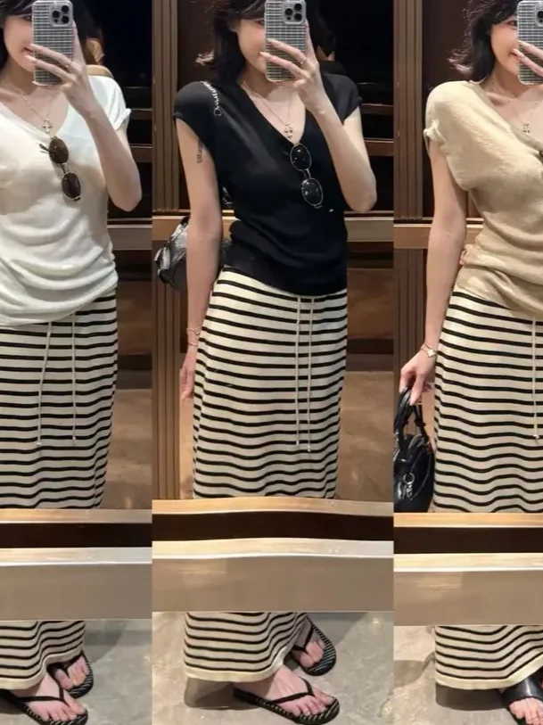 Casual Korean Style V-Neck Short Sleeve Knitted Set High Waist Stripe Skirt Women Summer Fashion Ensemble High Waist
Casual Korean Style V-Neck Short Sleeve Knitted Set High Waist Stripe Skirt Women Summer Fashion Ensemble High Waist