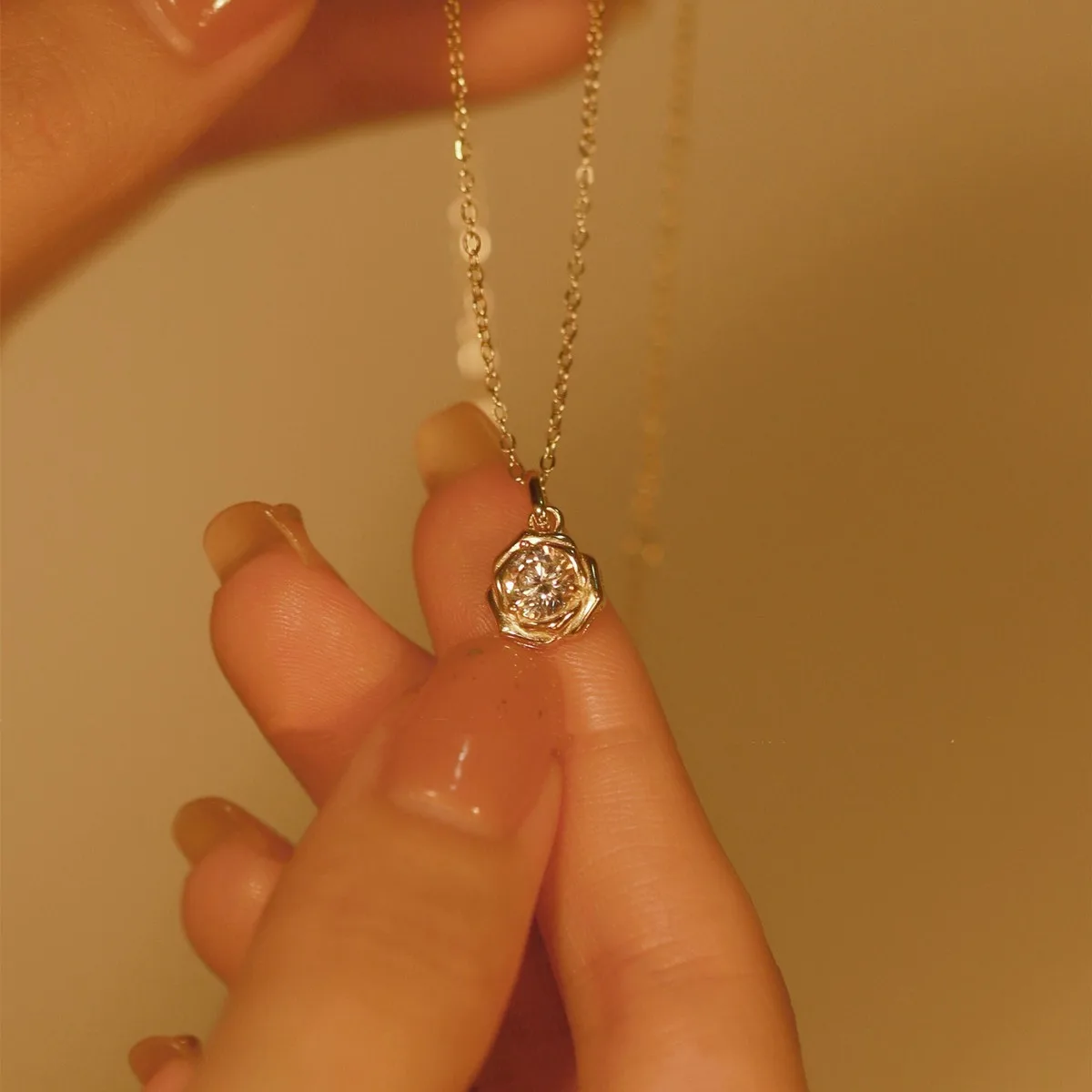 S925 Pure Silver Plated 14K Gold Light Luxury Rose Pendant Necklace For Women Sweet And Romantic Valentine's Day Gift Jewelry
S925 Pure Silver Plated 14K Gold Light Luxury Rose Pendant Necklace For Women Sweet And Romantic Valentine's Day Gift Jewelry