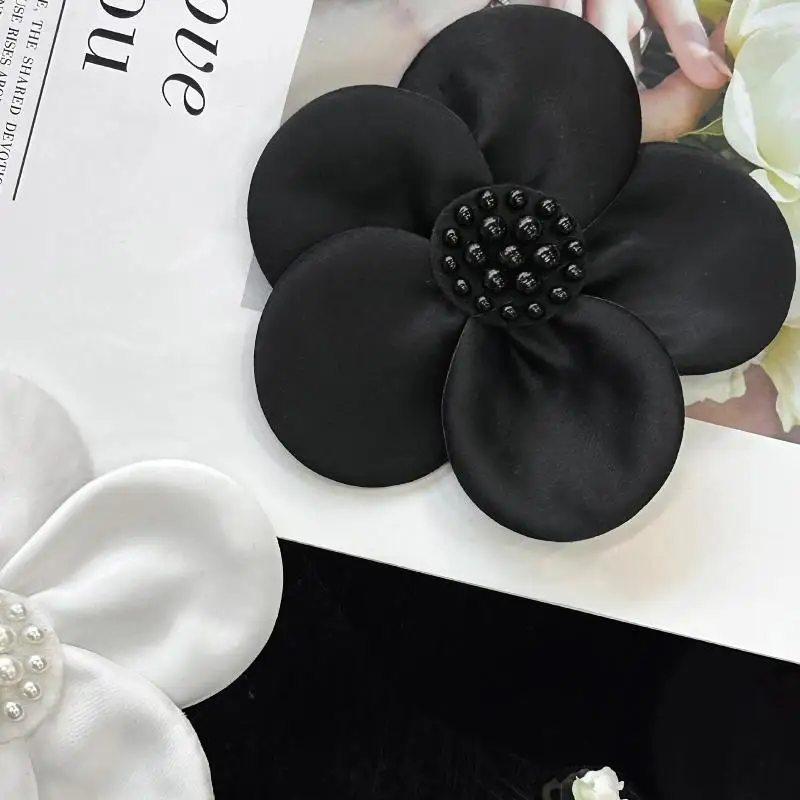5 Pcs Black White Hand Sewn Colored Ding Cloth With Flower Clothing Patch DIY Clothing Accessories 11CM
5 Pcs Black White Hand Sewn Colored Ding Cloth With Flower Clothing Patch DIY Clothing Accessories 11CM