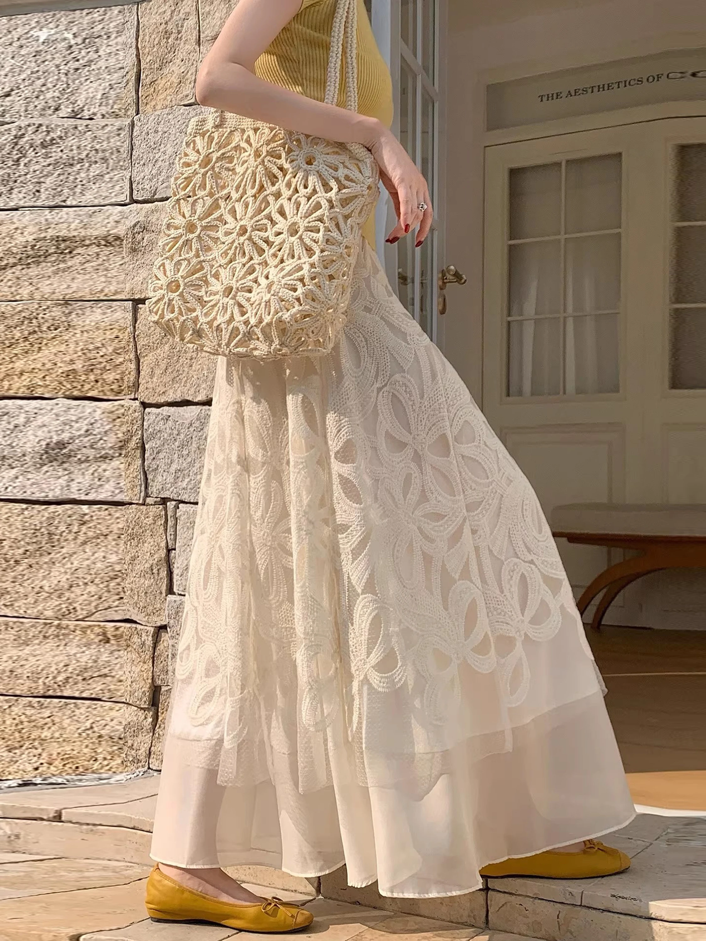 Elegant High Waist A-Line Lace Embroidered Net Skirt Women's Summer Casual Flowy Long Skirt Commute Friendly Korean Style
Elegant High Waist A-Line Lace Embroidered Net Skirt Women's Summer Casual Flowy Long Skirt Commute Friendly Korean Style