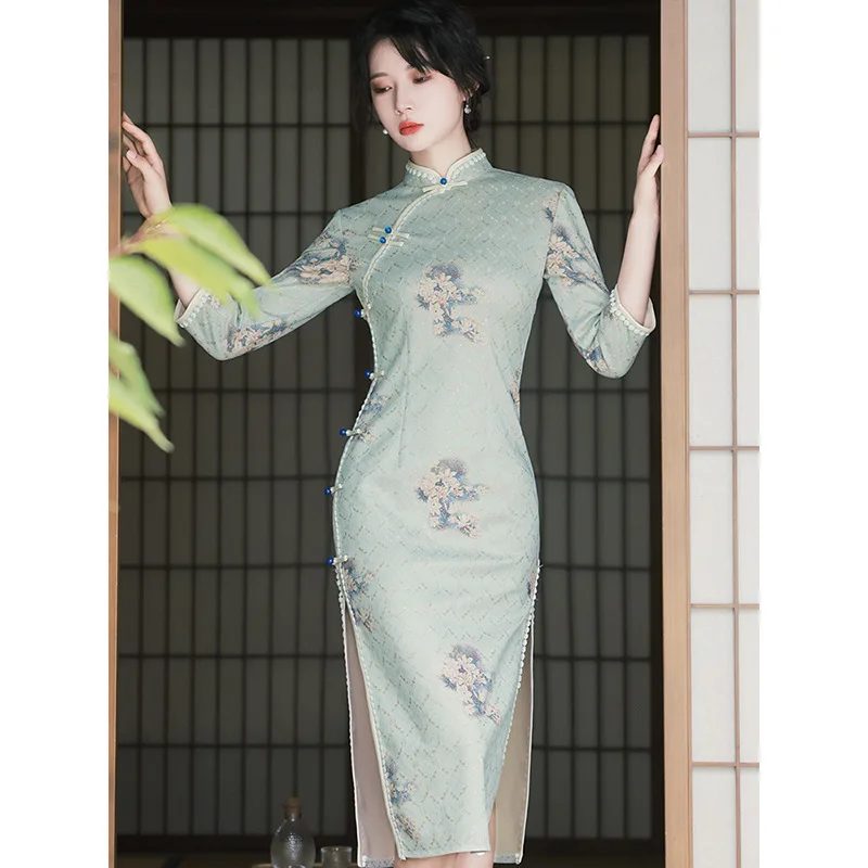 Chinese Green Cheongsam Women Elegant Long Sleeve Evening Dress Female Slim Floral Retro Long Dresses
Chinese Green Cheongsam Women Elegant Long Sleeve Evening Dress Female Slim Floral Retro Long Dresses