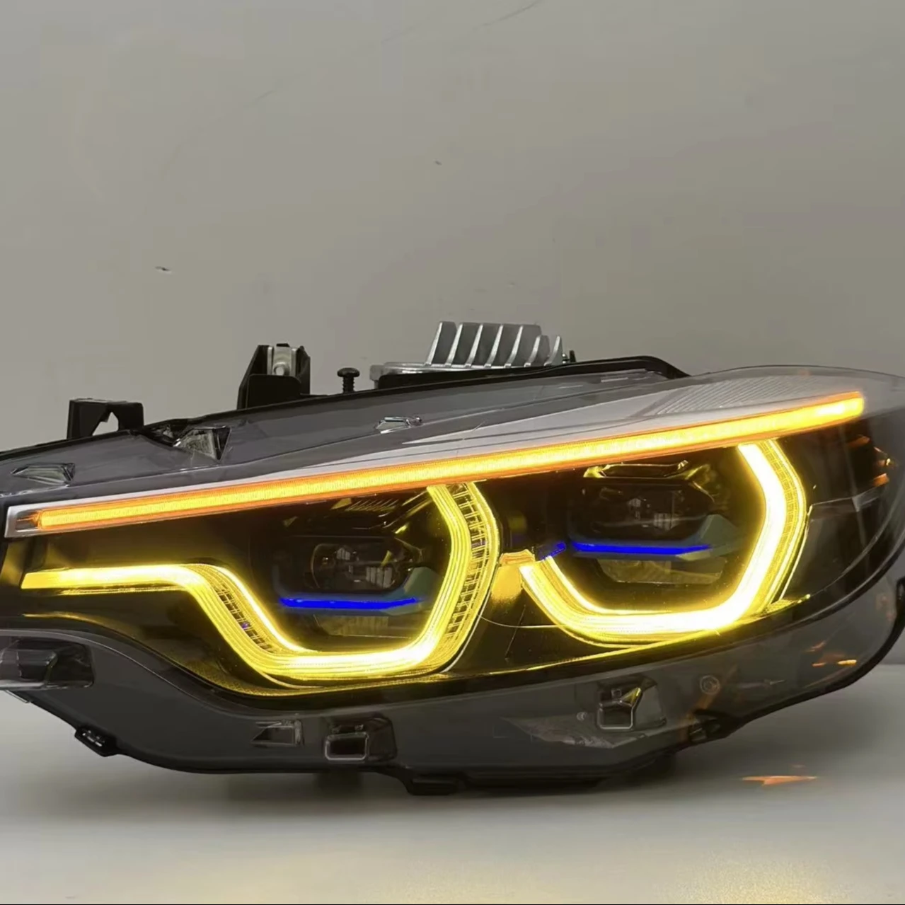 4 series M4 F32 F80 F82 2013-2018 headlights, three colors, yellow, white, amber 430i 435i 440i headlights
4 series M4 F32 F80 F82 2013-2018 headlights, three colors, yellow, white, amber 430i 435i 440i headlights
