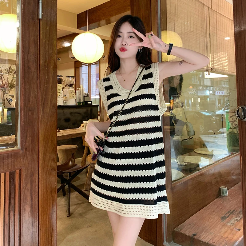 MOYISU 2023 New Sweet Medium Length Vest Women Sleeveless O-neck Striped shirt Summer Knitting Ice Silk Fashion Casual Tops
MOYISU 2023 New Sweet Medium Length Vest Women Sleeveless O-neck Striped shirt Summer Knitting Ice Silk Fashion Casual Tops