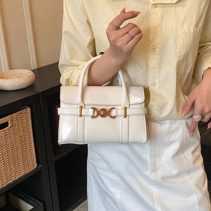 Chic Designer Vintage Diaper Bag For Women Leather Crossbody Bag Elegant Minimalist Luxury Large Tote
Chic Designer Vintage Diaper Bag For Women Leather Crossbody Bag Elegant Minimalist Luxury Large Tote