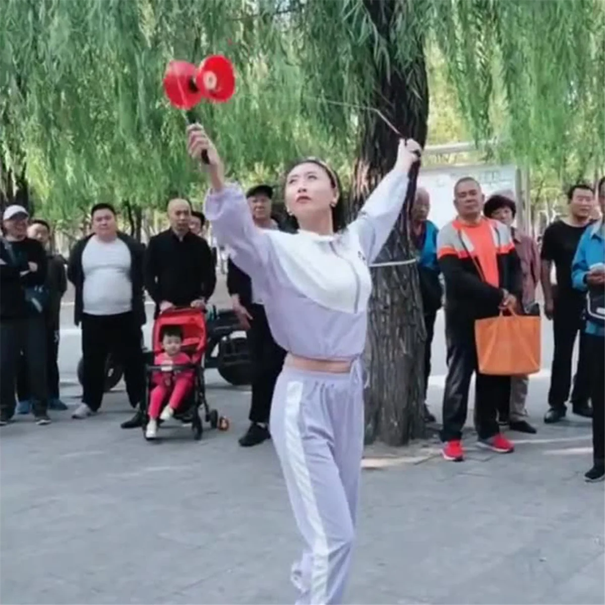 YOE-xDouble-Headed Shaking Rod Diabolo Children'S Students and the Elderly Outdoor Fitness Sensory Training Equipment
YOE-xDouble-Headed Shaking Rod Diabolo Children'S Students and the Elderly Outdoor Fitness Sensory Training Equipment