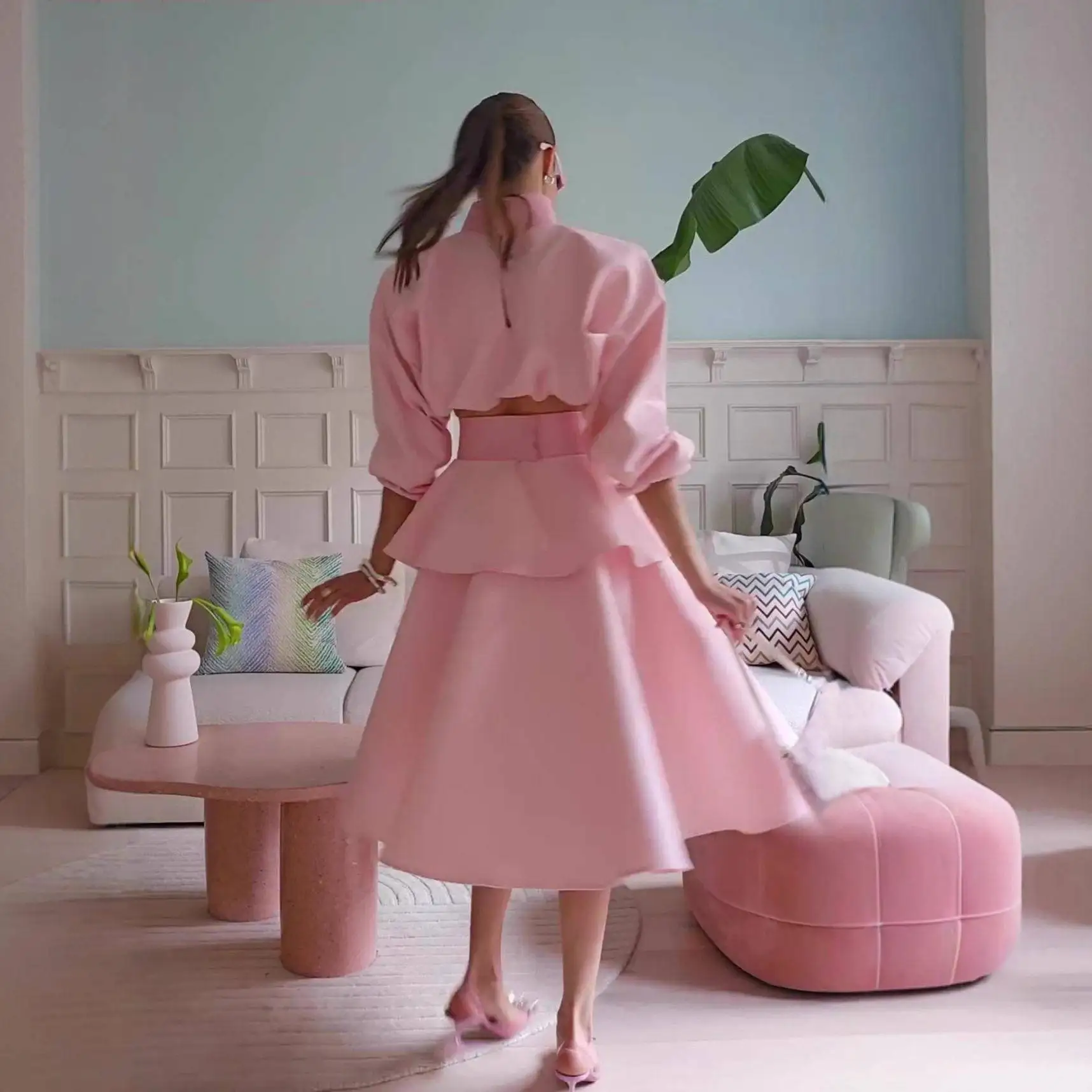 Elegant Pink Long Sleeve Stand Collar Women's Outfit with Ruffle Skirt Three Piece Set Winter Fashion Soft Pink Color
Elegant Pink Long Sleeve Stand Collar Women's Outfit with Ruffle Skirt Three Piece Set Winter Fashion Soft Pink Color