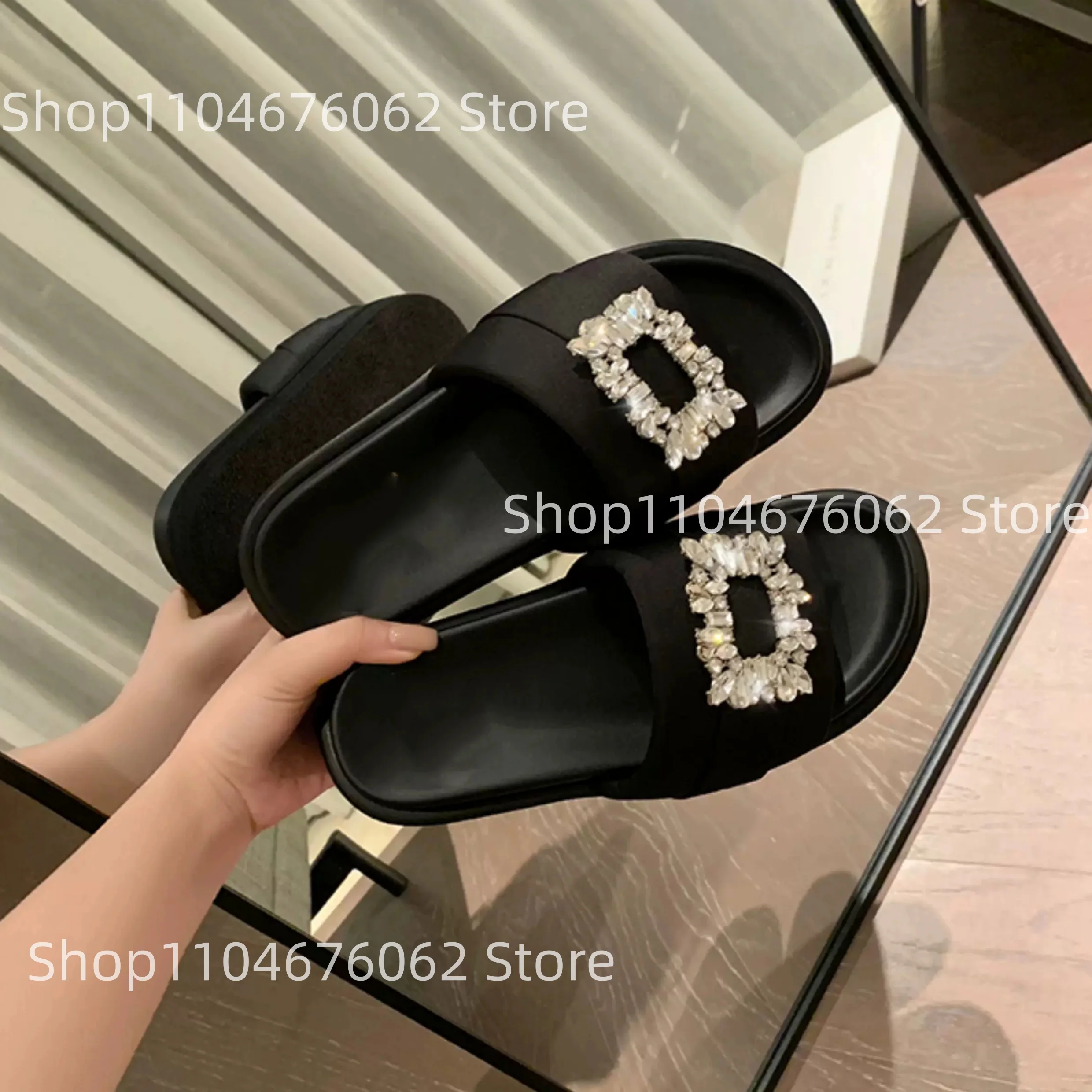 Women's Black Rhinestone Square Buckle Platform Slide Sandals Edgy Luxurious Slip-On Design Daily Street Beach Casual Slippers
Women's Black Rhinestone Square Buckle Platform Slide Sandals Edgy Luxurious Slip-On Design Daily Street Beach Casual Slippers