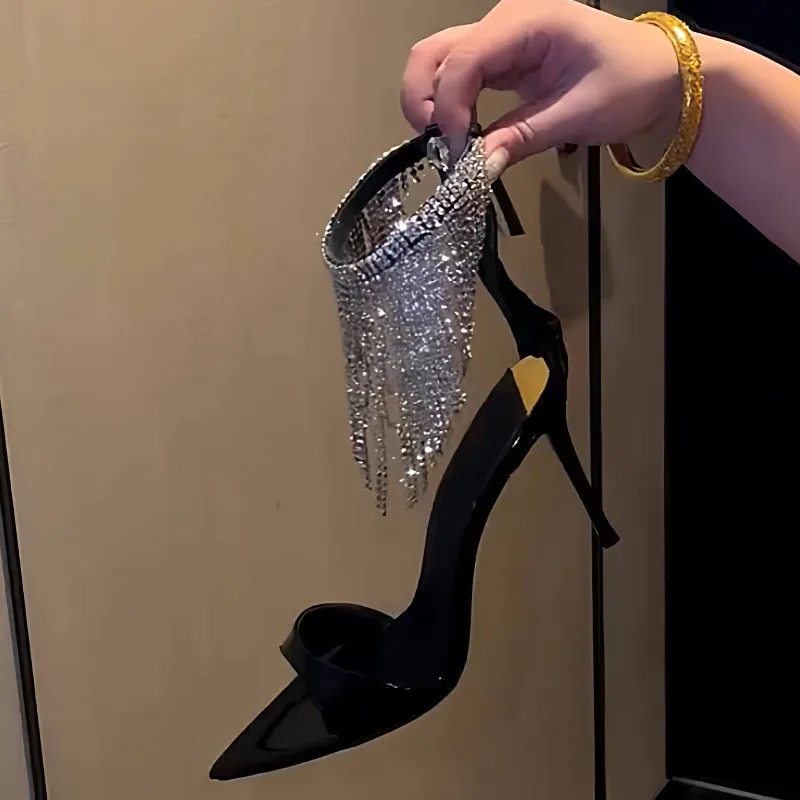 Women's Sandals Sexy Temperament Pointed High Heeled Sandals Luxury Crystal Tassel Ankle Strap Designer Stiletto Heeled Sandals
Women's Sandals Sexy Temperament Pointed High Heeled Sandals Luxury Crystal Tassel Ankle Strap Designer Stiletto Heeled Sandals