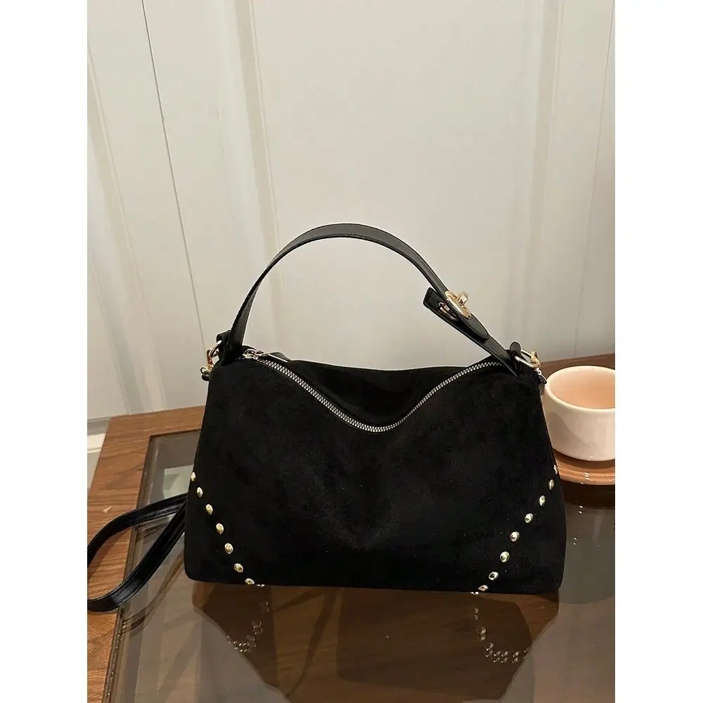 Womens New Crescent Moon Handbag, Fashionable Minimalist Suede Tote Bag, Suitable For Dates, Gifts, Commuting, Shopping In Autu
Womens New Crescent Moon Handbag, Fashionable Minimalist Suede Tote Bag, Suitable For Dates, Gifts, Commuting, Shopping In Autu