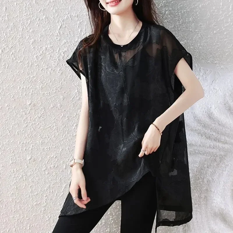 Black Floral Sheer Batwing Sleeve Loose T-Shirt Women Summer Casual Long Top with Transparent Overlay and Asymmetrical Hem
Black Floral Sheer Batwing Sleeve Loose T-Shirt Women Summer Casual Long Top with Transparent Overlay and Asymmetrical Hem