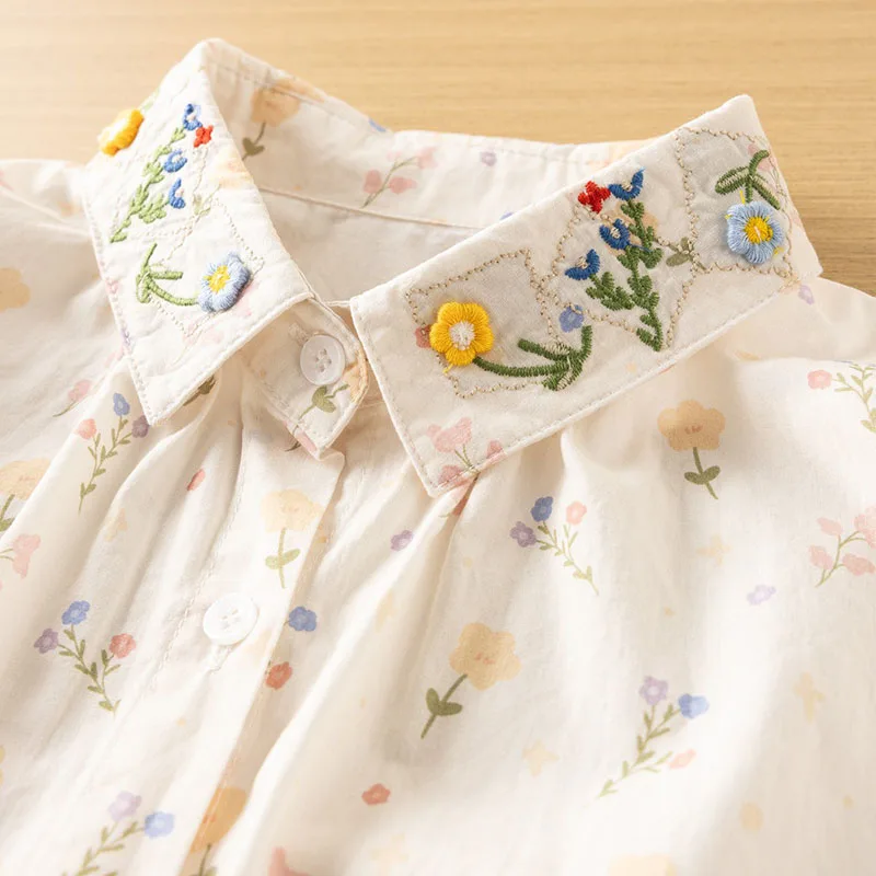 2025 Новая блузка в свежем стиле кантри с маленьким цветочным принтом и воротником, вышивкой из хлопкового материала для свободных и удобных женщин 
2025 Новая блузка в свежем стиле кантри с маленьким цветочным принтом и воротником, вышивкой из хлопкового материала для свободных и удобных женщин