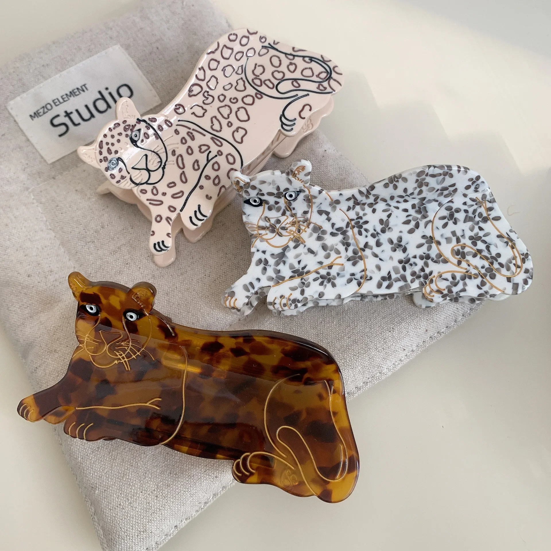 DuoShang New Animal Series Jaguar Hair Claw Acetate Claw Clips Winter Leopard Print Crab Hair Clips for Women Hair Accessories
DuoShang New Animal Series Jaguar Hair Claw Acetate Claw Clips Winter Leopard Print Crab Hair Clips for Women Hair Accessories