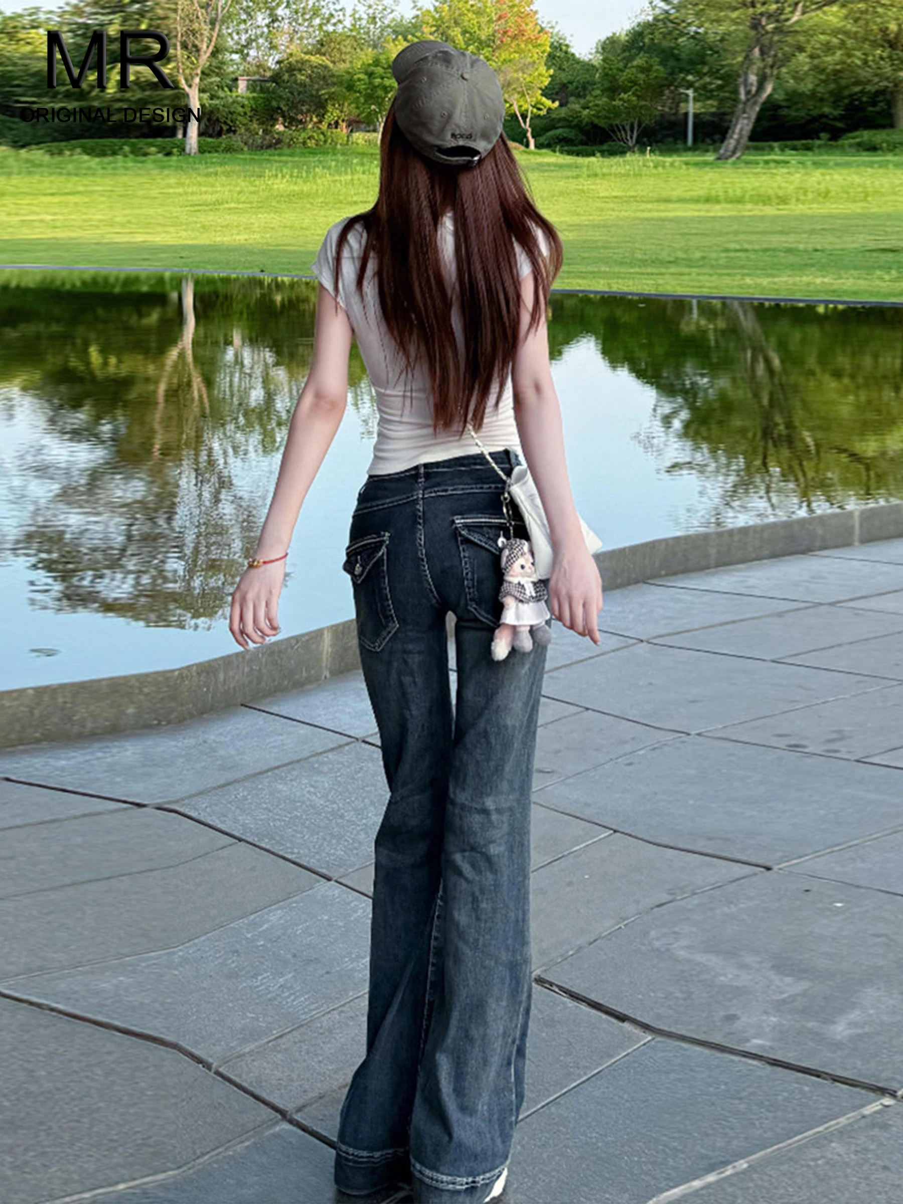 Low Waist Bell Bottom Denim Jeans Women's American Style Light Blue Spring Summer Casual Loose Fit Classic Pocket Detail
Low Waist Bell Bottom Denim Jeans Women's American Style Light Blue Spring Summer Casual Loose Fit Classic Pocket Detail