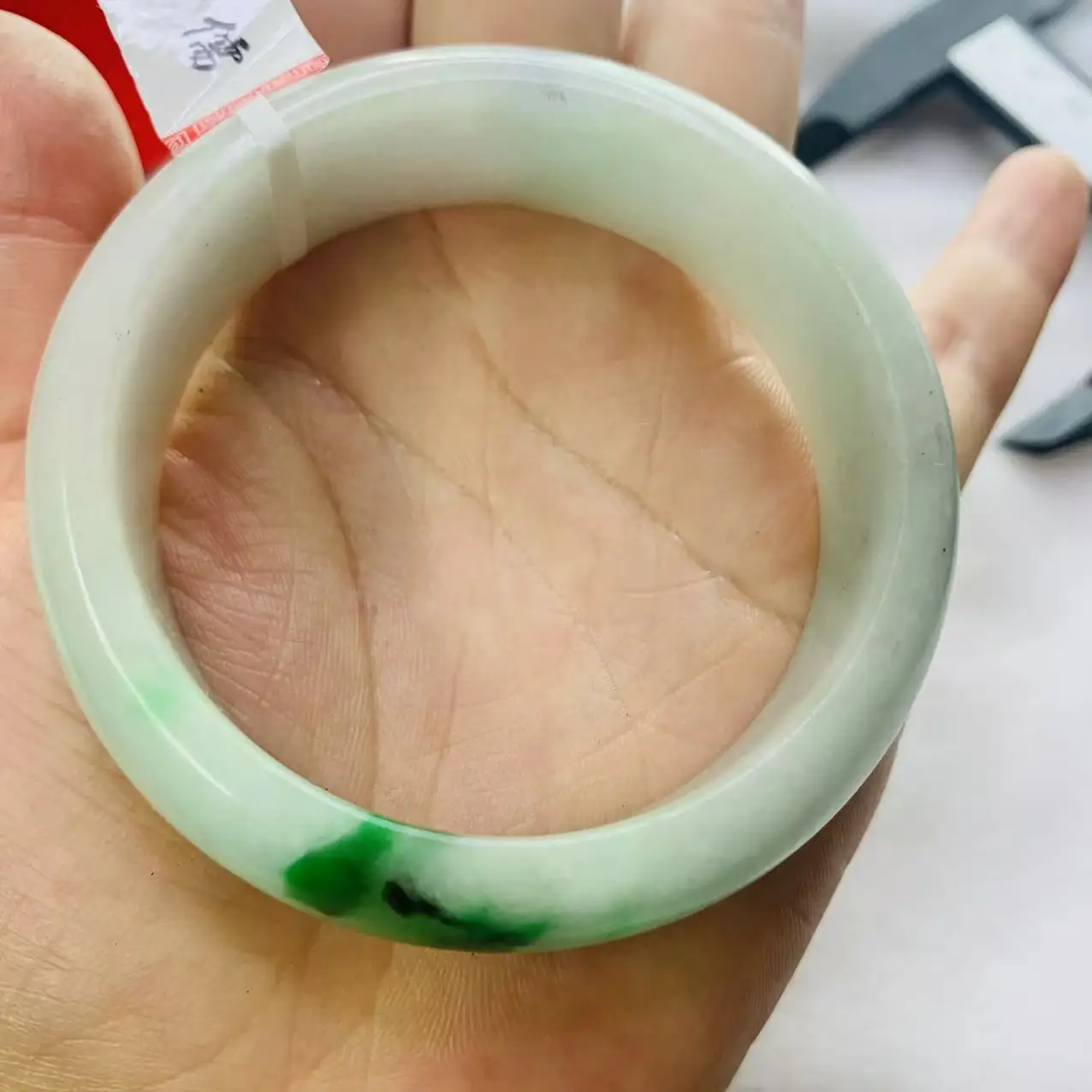 One Object, One Picture, Zhe Ru Jewelry, Natural Burmese Jade, Noble Consort 55mm Bracelet
One Object, One Picture, Zhe Ru Jewelry, Natural Burmese Jade, Noble Consort 55mm Bracelet