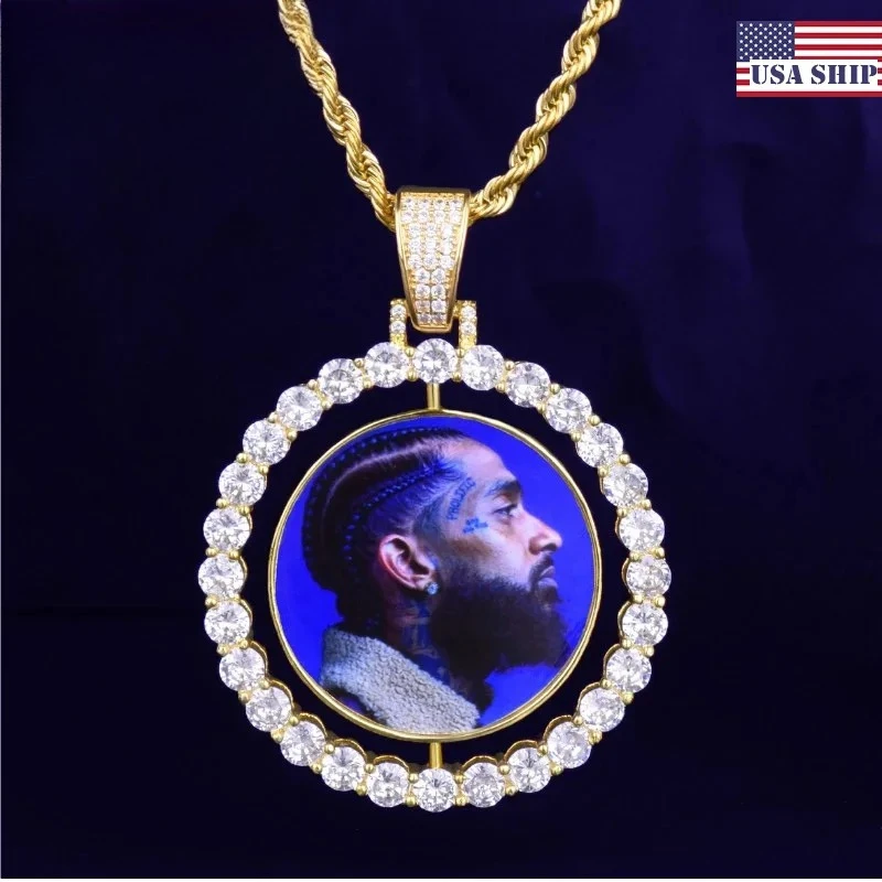Bubble Letter Custom Photo Necklace for Men Rotating Double-Sided Medallions Spinning Pendant Hip Hop Jewelry
Bubble Letter Custom Photo Necklace for Men Rotating Double-Sided Medallions Spinning Pendant Hip Hop Jewelry
