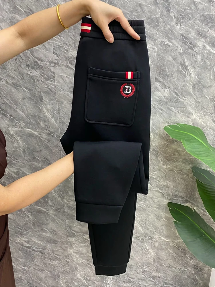 Elegant Men's Casual Pants Autumn Winter Fashion Embroidered Slim Fit Sports Trousers Pure Color Cuffed Sweatpants
Elegant Men's Casual Pants Autumn Winter Fashion Embroidered Slim Fit Sports Trousers Pure Color Cuffed Sweatpants