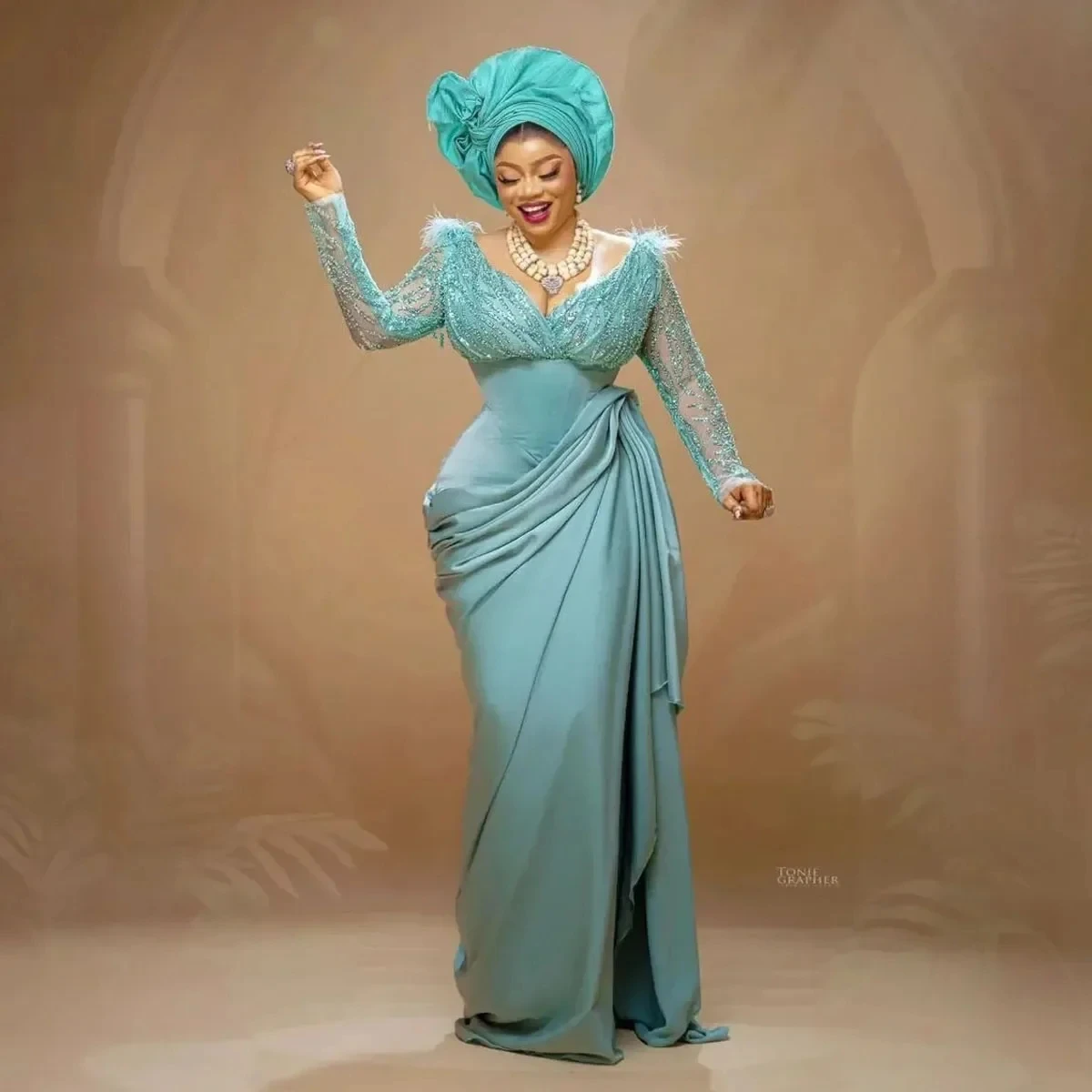 African Aso Ebi Evening Dresses Long Sleeves Slit Appliques Party Gown Prom Dresses For Black Girls Customized
African Aso Ebi Evening Dresses Long Sleeves Slit Appliques Party Gown Prom Dresses For Black Girls Customized