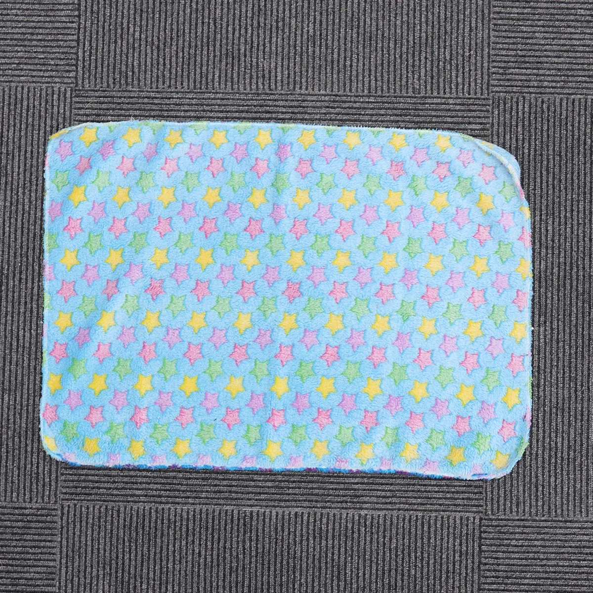 40x60cm Pet Blanket Dog Cat Soft Comfortable Mat for Travel Couch Bed Floor Warm Sleeping Resting Cushion Accessory
40x60cm Pet Blanket Dog Cat Soft Comfortable Mat for Travel Couch Bed Floor Warm Sleeping Resting Cushion Accessory