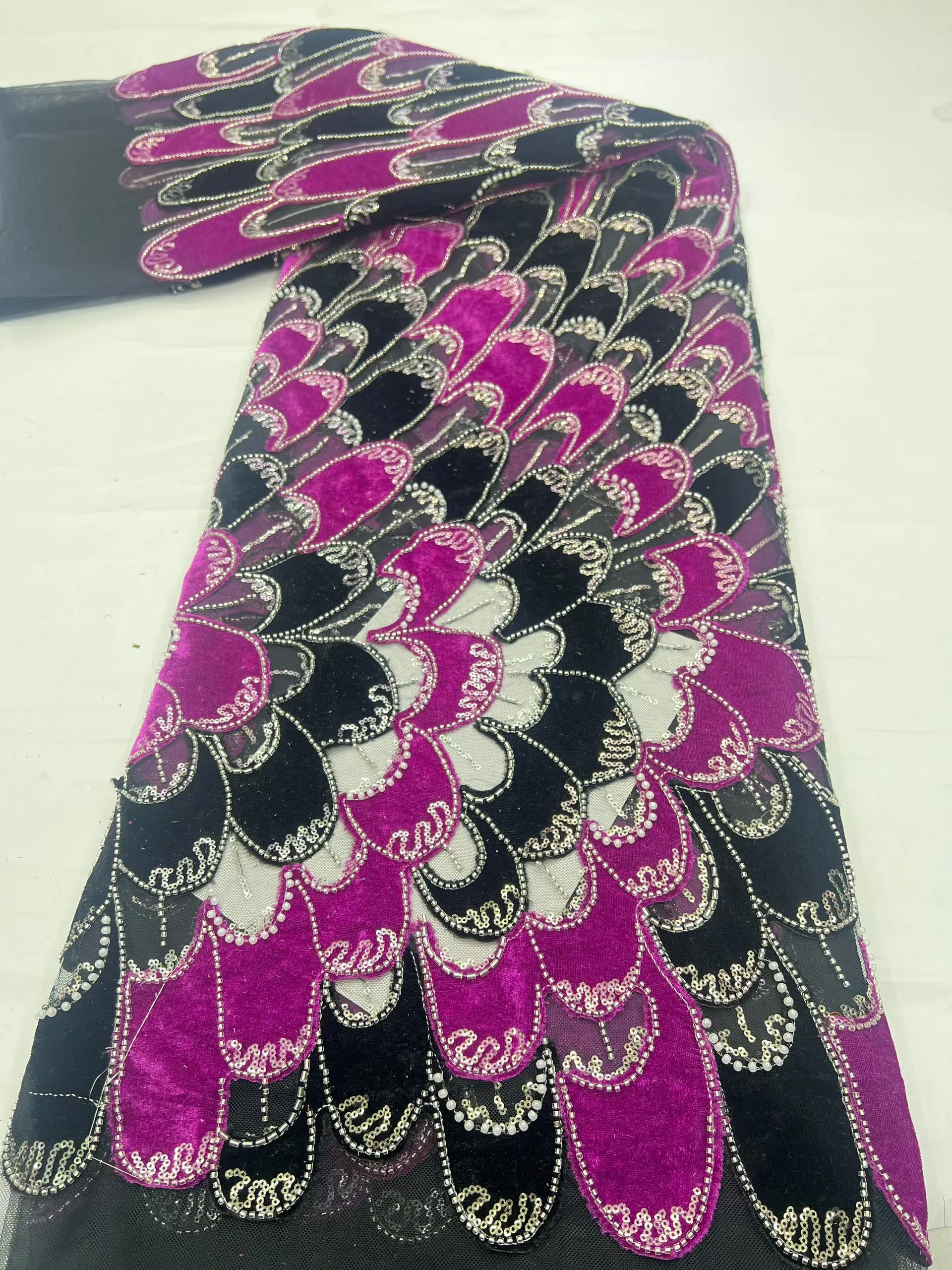 New Design African Beaded Groom Embroidered Lace Fabric 2026 French Tulle Sequin Lace Fabric Nigerian Lace Wedding Dress Sewing
New Design African Beaded Groom Embroidered Lace Fabric 2026 French Tulle Sequin Lace Fabric Nigerian Lace Wedding Dress Sewing