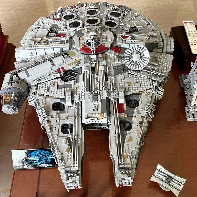 8445PCS Millennium Spacecraft 75192 Ship Falcon Building Blocks Kits Compatible With 05132 Star Bricks Christmas Birthday Gifts
8445PCS Millennium Spacecraft 75192 Ship Falcon Building Blocks Kits Compatible With 05132 Star Bricks Christmas Birthday Gifts