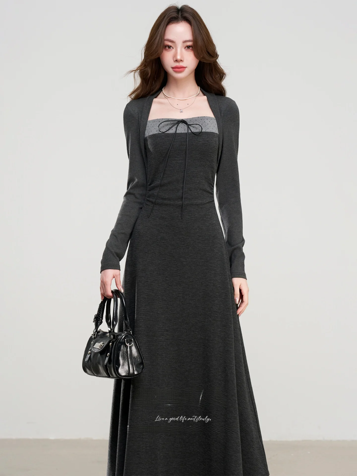 Новая весенняя шикарная вязаная женская длинная юбка А-силуэта с квадратным вырезом, завышенной талией и сборками во французском стиле
Новая весенняя шикарная вязаная женская длинная юбка А-силуэта с квадратным вырезом, завышенной талией и сборками во французском стиле