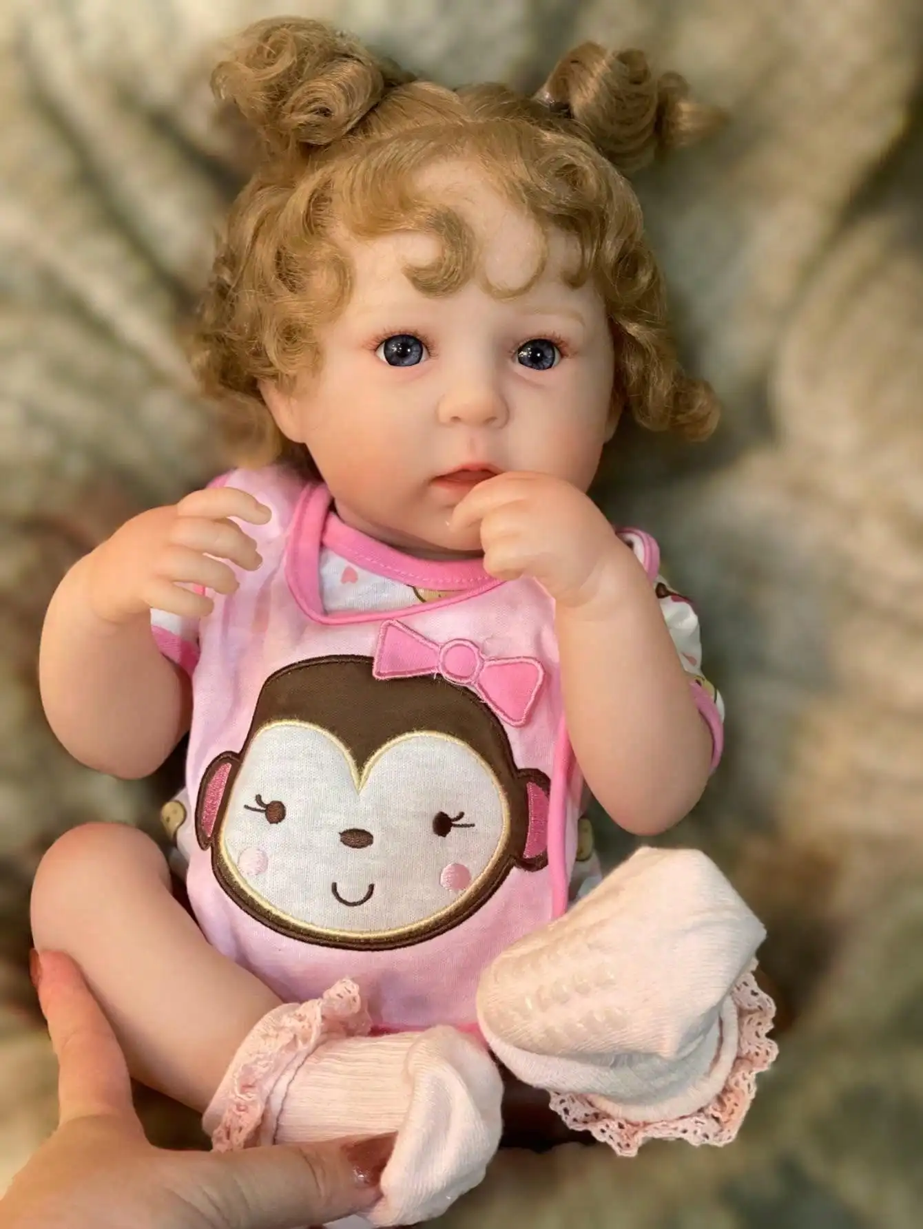 48cm/19in Lifelike Reborn Baby Doll Ward: 3D Painted Girl with Vivid Hand-Rooted Hair, Full Body Vinyl, Waterproof Doll
48cm/19in Lifelike Reborn Baby Doll Ward: 3D Painted Girl with Vivid Hand-Rooted Hair, Full Body Vinyl, Waterproof Doll