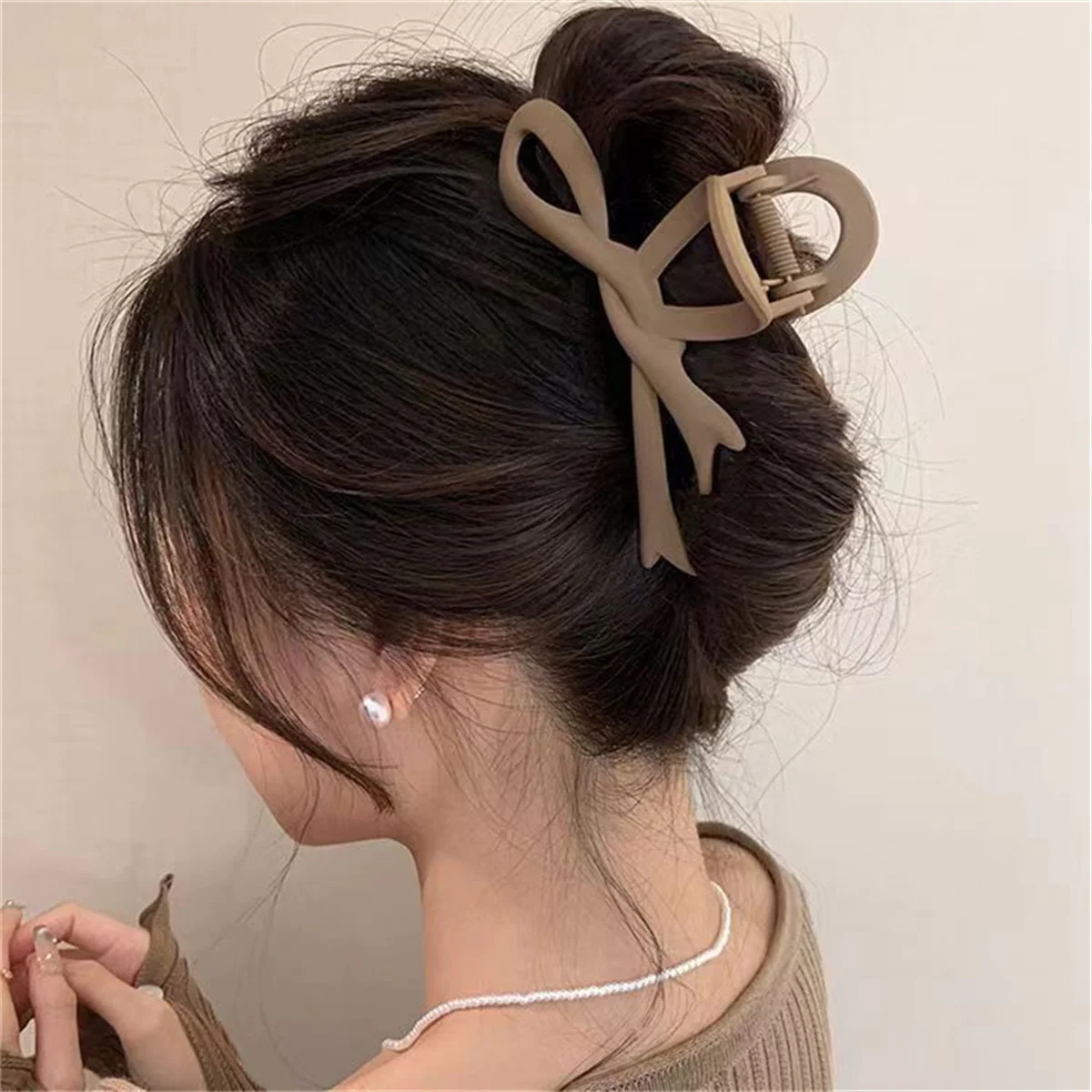 Matte 13CM Vintage Ribbon Bow Hair Clips Women Crab Headwear Hairpins Shark Ponytail Barrettes Hair Accessories
Matte 13CM Vintage Ribbon Bow Hair Clips Women Crab Headwear Hairpins Shark Ponytail Barrettes Hair Accessories