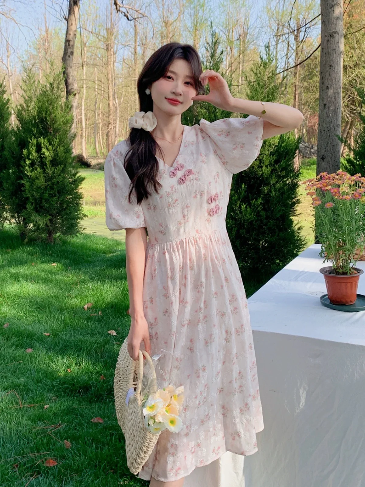 2024 New Midi Dresses For Women Floral Printed V-neck Puff Sleeve A-line Elegant Dress Summer Casual Party Dress Vestidos
2024 New Midi Dresses For Women Floral Printed V-neck Puff Sleeve A-line Elegant Dress Summer Casual Party Dress Vestidos
